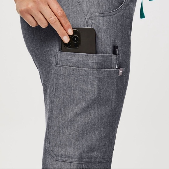 Figs Kade Cargo Scrub Pants Straight Leg 4 Pocket Graphite Gray Large Petite - Picture 5 of 12